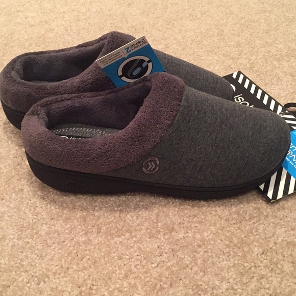 NWT Isotoner Signature slippers. Size 7.5-8.